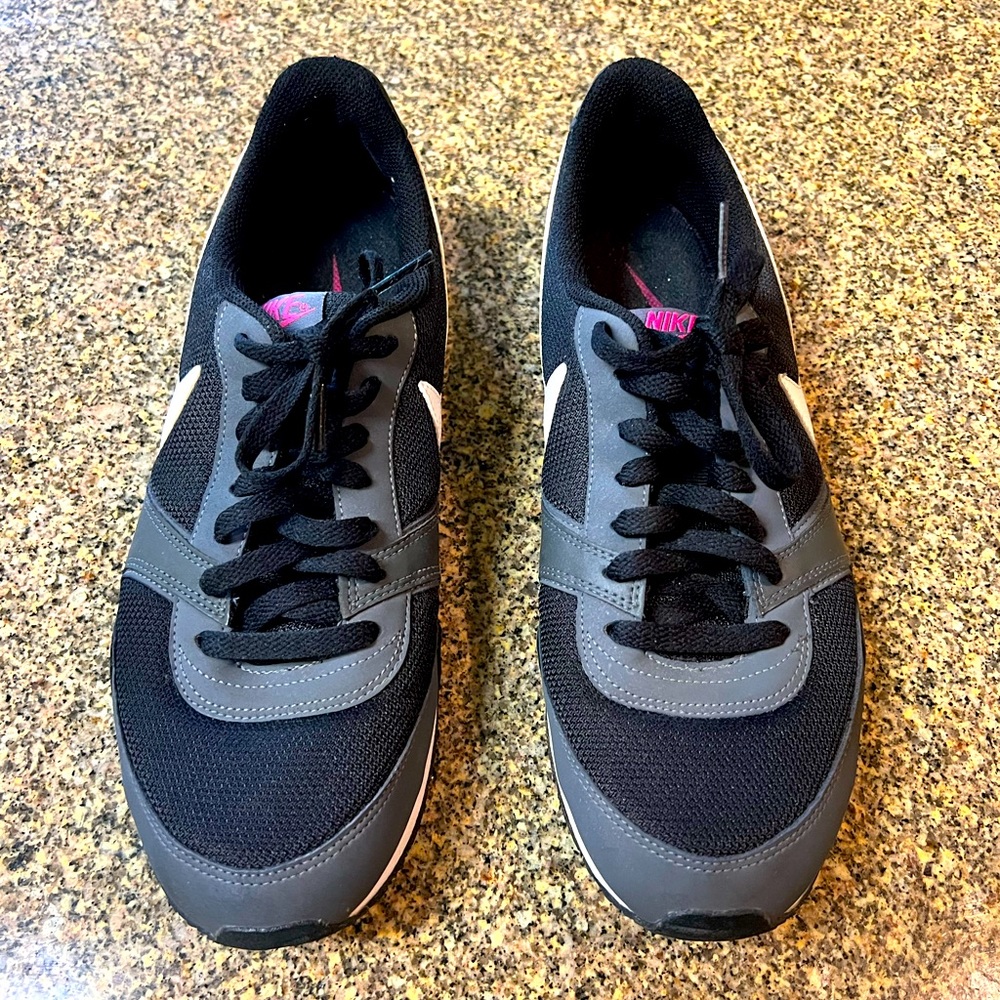 Nike, WMNS Eclipse II, Size 11, Colors: Black, White and Gray